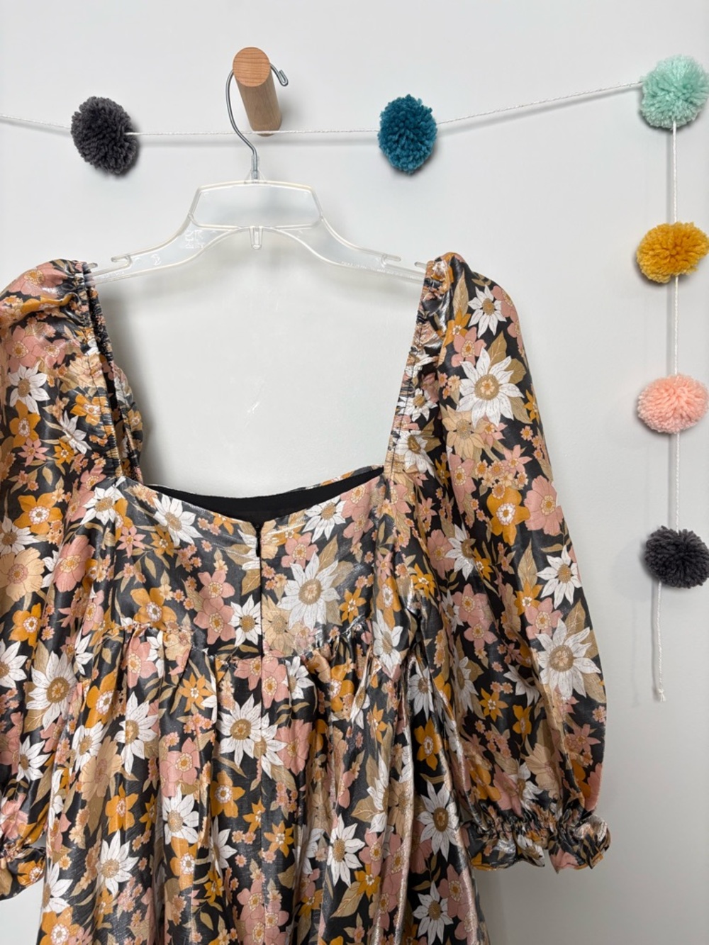 Storia Babydoll Puff Sleeve Floral Metallic Sheen Flowy Dress - Picture 8 of 10